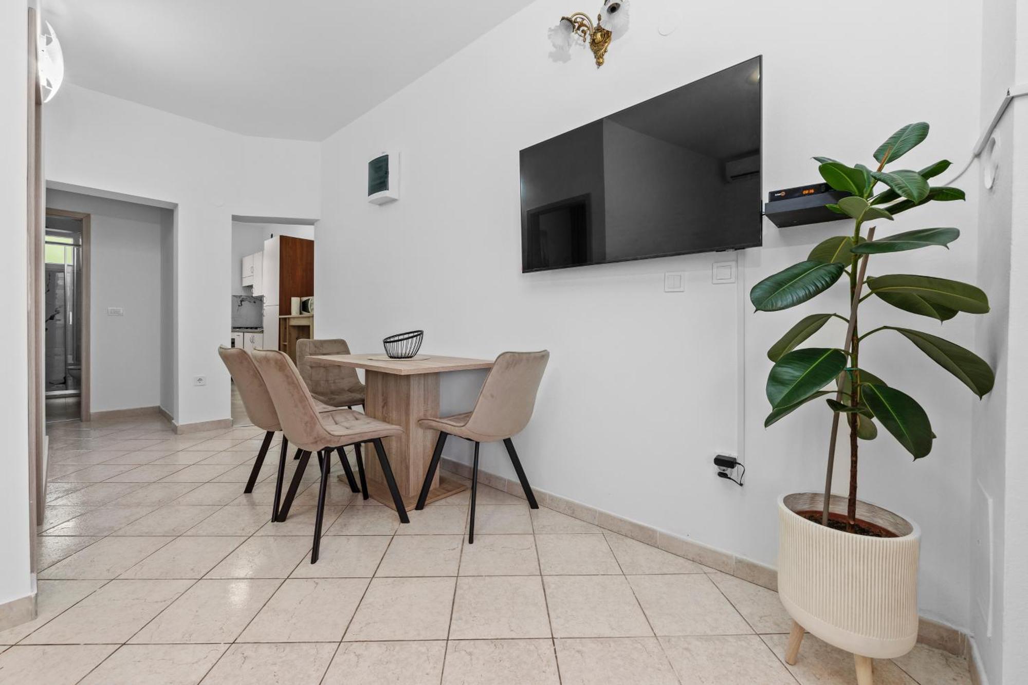 New Apartment Lejla Šišan Bagian luar foto